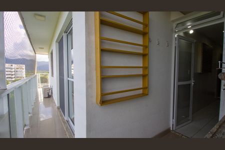 Apartamento à venda com 90m², 3 quartos e 2 vagas Apartamento à venda com 90m², 3 quartos e 2 vagasCozinha e Área de Serviço