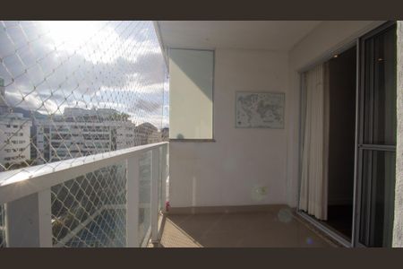 Apartamento à venda com 90m², 3 quartos e 2 vagas Apartamento à venda com 90m², 3 quartos e 2 vagasVaranda