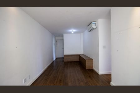 Apartamento à venda com 90m², 3 quartos e 2 vagas Apartamento à venda com 90m², 3 quartos e 2 vagasSala