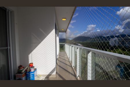 Apartamento à venda com 90m², 3 quartos e 2 vagas Apartamento à venda com 90m², 3 quartos e 2 vagasVaranda