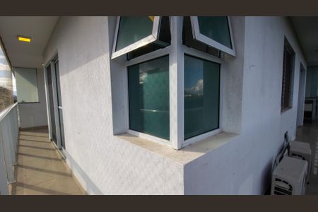 Apartamento à venda com 90m², 3 quartos e 2 vagas Apartamento à venda com 90m², 3 quartos e 2 vagasVaranda