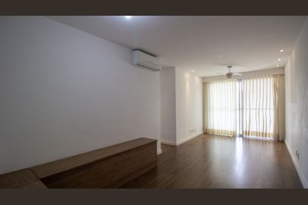 Apartamento à venda com 90m², 3 quartos e 2 vagas Apartamento à venda com 90m², 3 quartos e 2 vagasSala