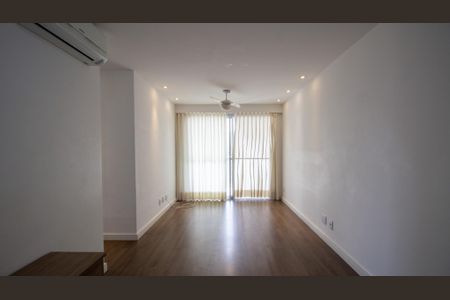 Apartamento à venda com 90m², 3 quartos e 2 vagas Apartamento à venda com 90m², 3 quartos e 2 vagasSala