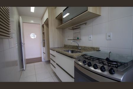 Apartamento à venda com 90m², 3 quartos e 2 vagas Apartamento à venda com 90m², 3 quartos e 2 vagasCozinha e Área de Serviço
