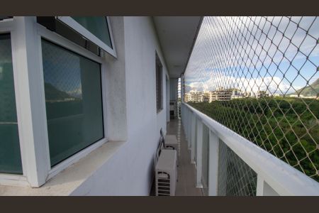 Apartamento à venda com 90m², 3 quartos e 2 vagas Apartamento à venda com 90m², 3 quartos e 2 vagasVaranda