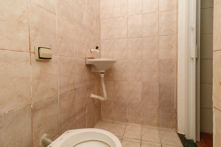 Casa à venda com 419m², 8 quartos e 9 vagasBanheiro Casa 1