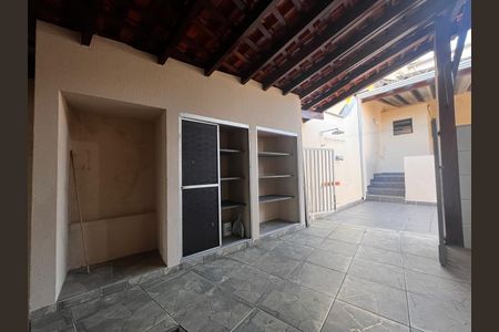 Casa à venda com 355m², 3 quartos e 4 vagas Casa à venda com 355m², 3 quartos e 4 vagasÁrea de Serviço