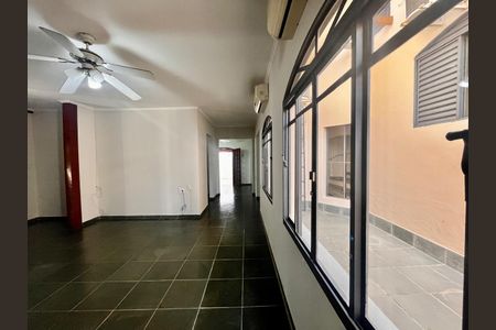 Casa à venda com 355m², 3 quartos e 4 vagas Casa à venda com 355m², 3 quartos e 4 vagasSala