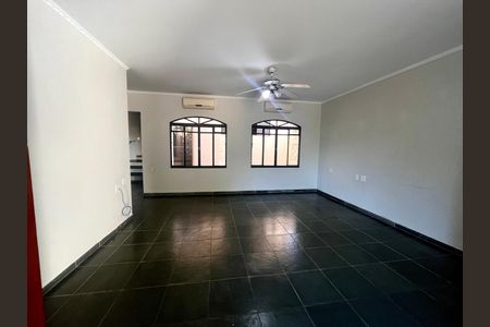 Casa à venda com 355m², 3 quartos e 4 vagas Casa à venda com 355m², 3 quartos e 4 vagasSala