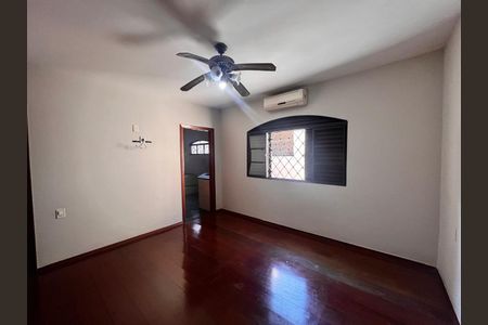 Casa à venda com 355m², 3 quartos e 4 vagas Casa à venda com 355m², 3 quartos e 4 vagasSuíte