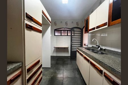 Casa à venda com 355m², 3 quartos e 4 vagas Casa à venda com 355m², 3 quartos e 4 vagasCozinha
