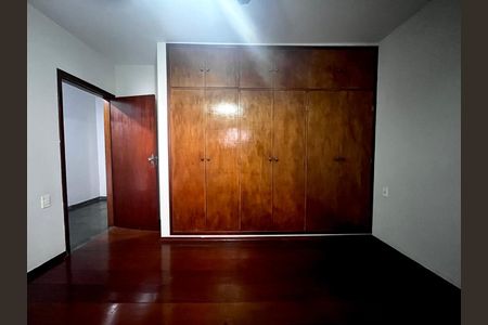 Casa à venda com 355m², 3 quartos e 4 vagas Casa à venda com 355m², 3 quartos e 4 vagasQuarto 2