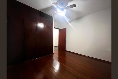 Casa à venda com 355m², 3 quartos e 4 vagas Casa à venda com 355m², 3 quartos e 4 vagasQuarto 1