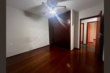 Casa à venda com 355m², 3 quartos e 4 vagas Casa à venda com 355m², 3 quartos e 4 vagasQuarto 1