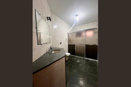 Casa à venda com 355m², 3 quartos e 4 vagas Casa à venda com 355m², 3 quartos e 4 vagasBanheiro