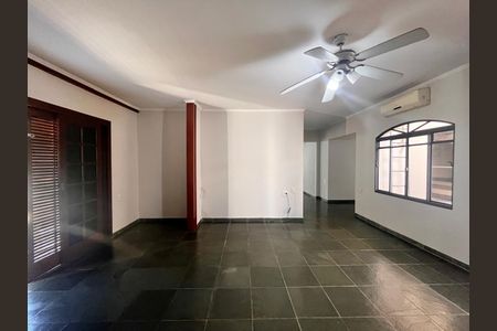 Casa à venda com 355m², 3 quartos e 4 vagas Casa à venda com 355m², 3 quartos e 4 vagasSala