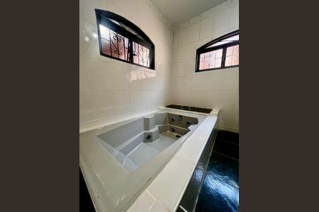 Casa à venda com 355m², 3 quartos e 4 vagas Casa à venda com 355m², 3 quartos e 4 vagasBanheiro Suíte