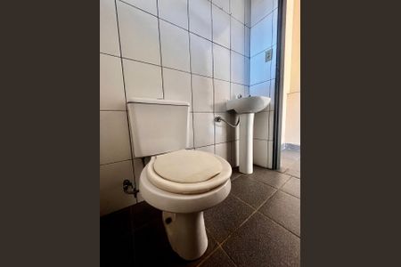 Casa à venda com 355m², 3 quartos e 4 vagas Casa à venda com 355m², 3 quartos e 4 vagasBanheiro de Serviço