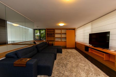 Casa de condomínio para alugar com 280m², 3 quartos e sem vaga Casa de condomínio para alugar com 280m², 3 quartos e sem vagaSala de TV