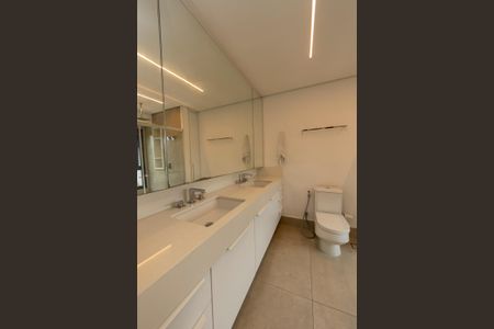 Casa de condomínio para alugar com 280m², 3 quartos e sem vaga Casa de condomínio para alugar com 280m², 3 quartos e sem vagaBanheiro da Suíte 2