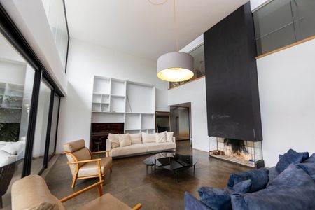 Casa de condomínio para alugar com 280m², 3 quartos e sem vaga Casa de condomínio para alugar com 280m², 3 quartos e sem vagaSala