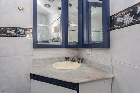 Casa à venda com 180m², 5 quartos e sem vagaBanheiro da Suíte