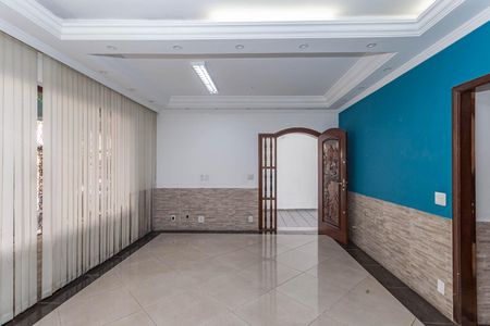 Casa à venda com 180m², 5 quartos e sem vagaSala