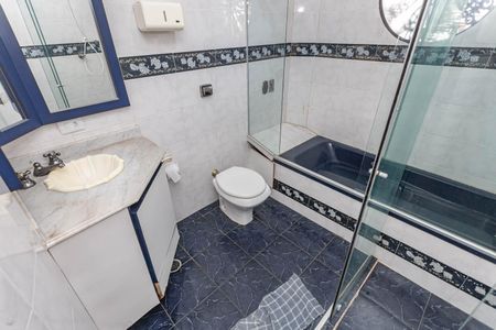 Casa à venda com 180m², 5 quartos e sem vagaBanheiro da Suíte