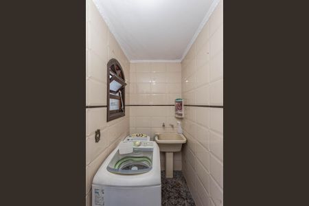 Casa à venda com 180m², 5 quartos e sem vagaÁrea de Serviços