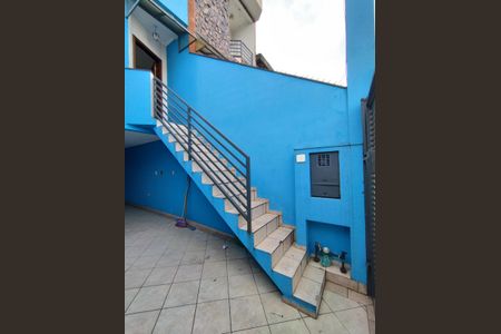 Casa para alugar com 110m², 3 quartos e 2 vagasEscada