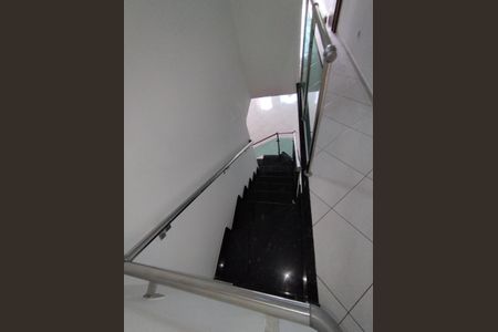 Casa para alugar com 110m², 3 quartos e 2 vagasEscadas