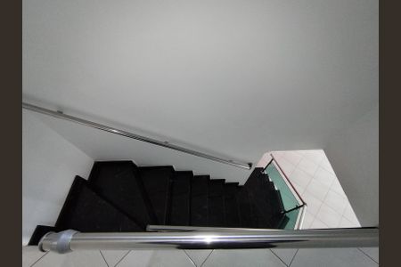 Casa para alugar com 110m², 3 quartos e 2 vagasEscada