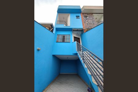 Casa para alugar com 110m², 3 quartos e 2 vagasEscada