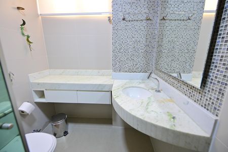 Apartamento para alugar com 60m², 2 quartos e sem vagaBanheiro 