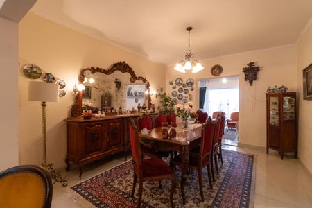 Casa para alugar com 350m², 4 quartos e 4 vagas Casa para alugar com 350m², 4 quartos e 4 vagasSala de Jantar