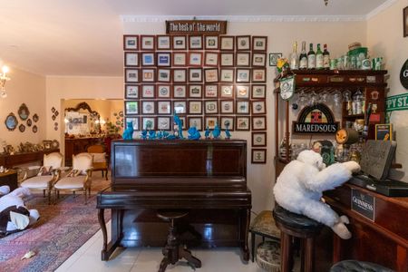 Casa para alugar com 350m², 4 quartos e 4 vagas Casa para alugar com 350m², 4 quartos e 4 vagasEntrada - Bar