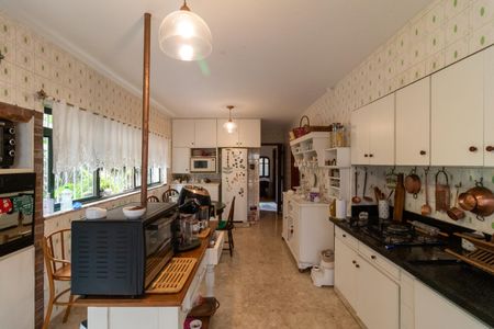 Casa para alugar com 350m², 4 quartos e 4 vagas Casa para alugar com 350m², 4 quartos e 4 vagasCozinha