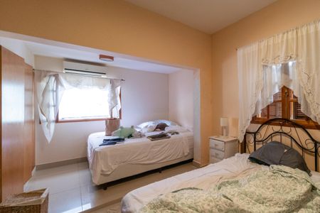 Casa para alugar com 350m², 4 quartos e 4 vagas Casa para alugar com 350m², 4 quartos e 4 vagasSuíte