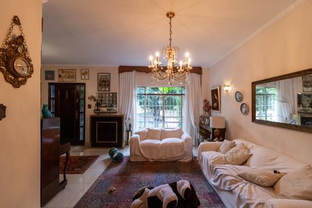 Casa para alugar com 350m², 4 quartos e 4 vagas Casa para alugar com 350m², 4 quartos e 4 vagasSala