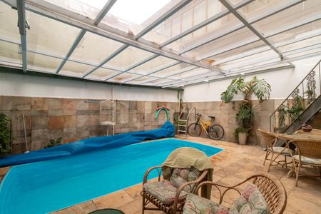 Casa para alugar com 350m², 4 quartos e 4 vagas Casa para alugar com 350m², 4 quartos e 4 vagasPiscina/Churrasqueira