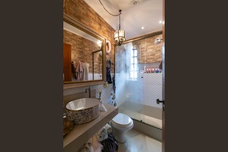 Casa para alugar com 350m², 4 quartos e 4 vagas Casa para alugar com 350m², 4 quartos e 4 vagasBanheiro