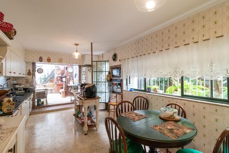 Casa para alugar com 350m², 4 quartos e 4 vagas Casa para alugar com 350m², 4 quartos e 4 vagasCozinha