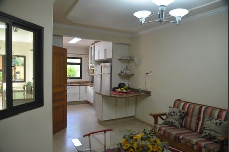 Casa à venda com 191m², 3 quartos e 3 vagasCozinha