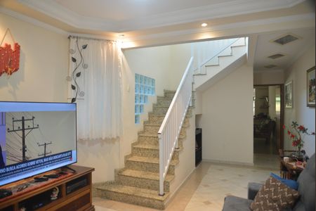 Casa à venda com 191m², 3 quartos e 3 vagasSala