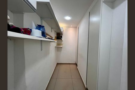 Apartamento à venda com 130m², 3 quartos e 2 vagas Apartamento à venda com 130m², 3 quartos e 2 vagasDespensa