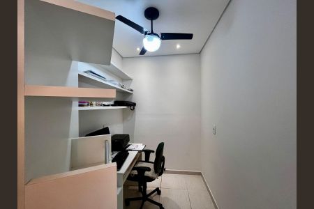 Apartamento à venda com 130m², 3 quartos e 2 vagas Apartamento à venda com 130m², 3 quartos e 2 vagasEscritório
