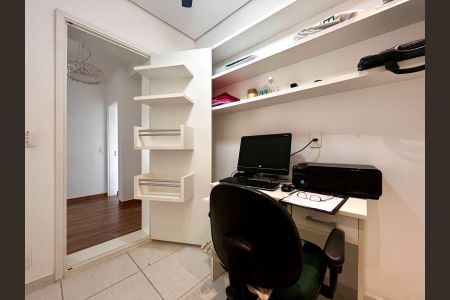 Apartamento à venda com 130m², 3 quartos e 2 vagas Apartamento à venda com 130m², 3 quartos e 2 vagasEscritório