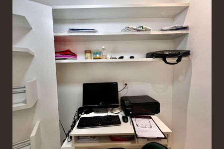 Apartamento à venda com 130m², 3 quartos e 2 vagas Apartamento à venda com 130m², 3 quartos e 2 vagasEscritório