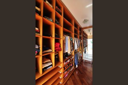 Casa à venda com 600m², 4 quartos e 6 vagasSuíte 1 Closet