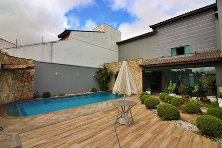 Casa à venda com 600m², 4 quartos e 6 vagasPiscina